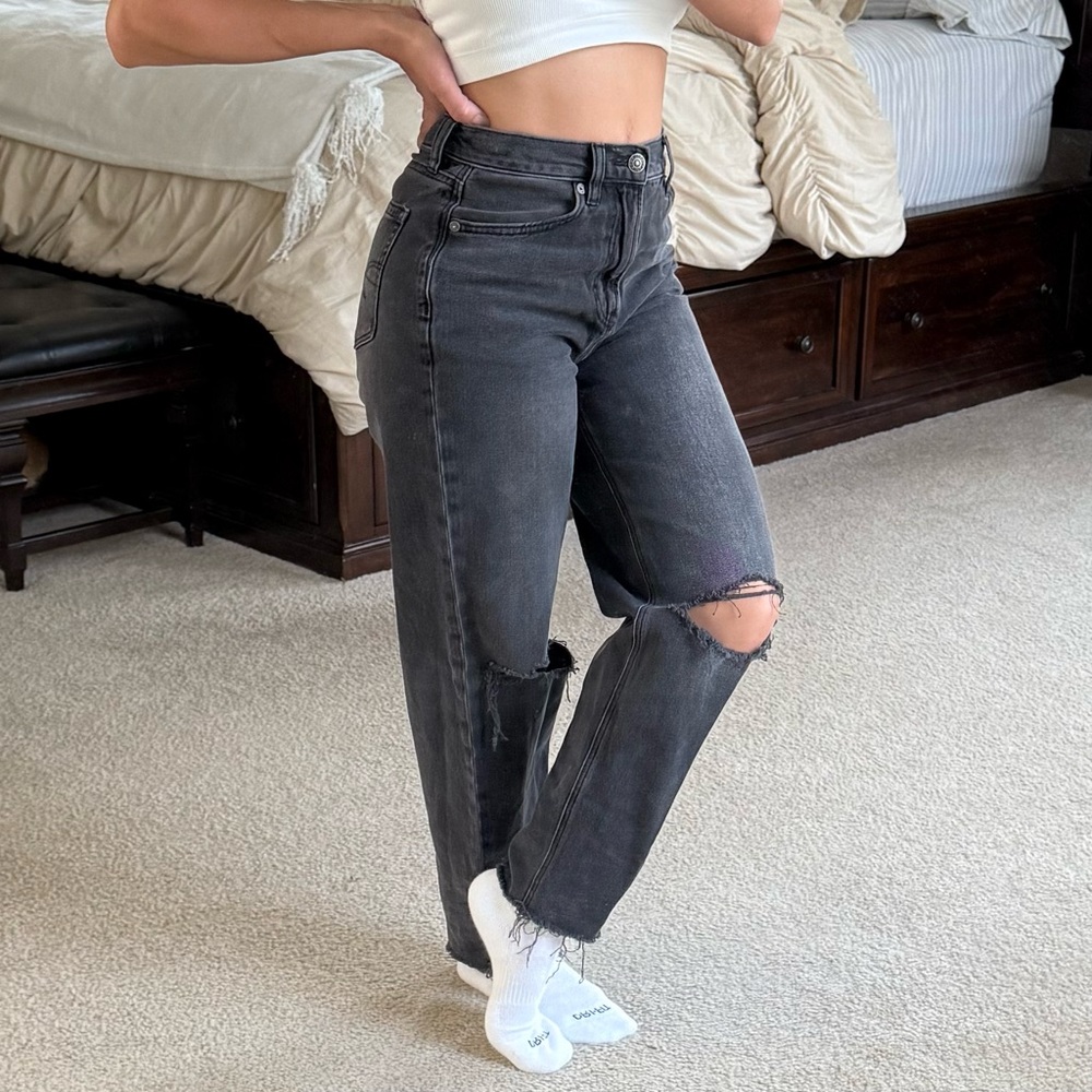 American Eagle Relaxed Mom Jeans Distressed Size 2 Regular | High Rise
